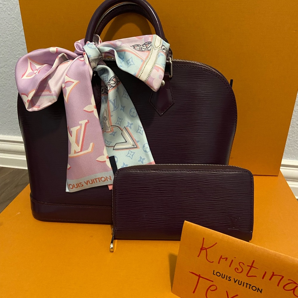 100 % authentic Purple Louis Vuitton Epi alma PM